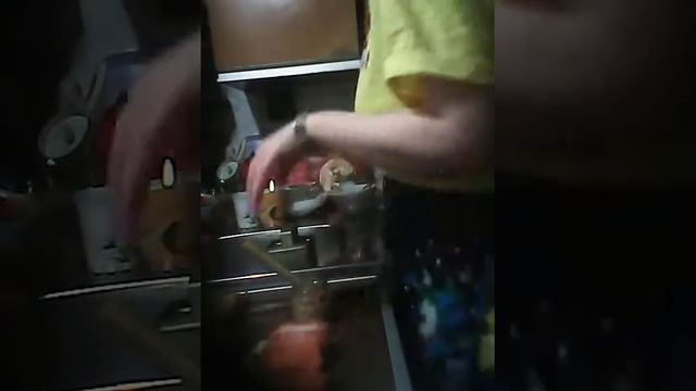 Делаю салатик, быстрая съемка... смотреть онлайн