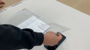 Рифленое и глянцевое гибкое стекло.