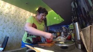 ВЛОГ // УШЛА НА ВЫХОДНЫЕ // ГОТОВЛЮ ВКУСНУЮ ШУРПУ // СПАСИБО ЗА ДОНАТЫ //ЧТО НОВОГО // БОЛТАЛКА