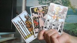 Кто за мной наблюдает? ТАРО. (2 варианта)