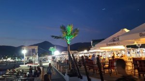 Кабардинка море, вечер на побережье теплого моря. В дали виден Новороссийск