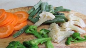 овощной салат с курицей