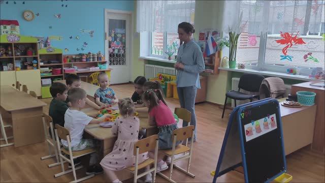 Фрагмент занятия по математике в старшей группе "Знак больше и меньше" смотреть онлайн