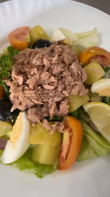 SALAD NICOISE #highlights #short #shortsvideo #shortvideo #yummy #shorts #hazel #asmr #satisfying смотреть онлайн