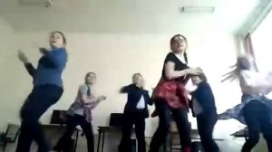 Танец под песню попито:))