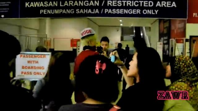 [Fancam] 120115 Bang & Zelo - Departure back to Seoul смотреть онлайн