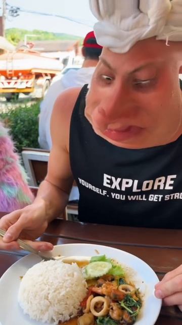 КОГДА ПРИШЛИ В ТАЙСКИЙ РЕСТОРАН #shorts смотреть онлайн