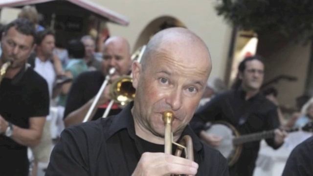 Playing love (Ennio Morricone) for trumpets ensemble, from "The legend of 1900" смотреть онлайн