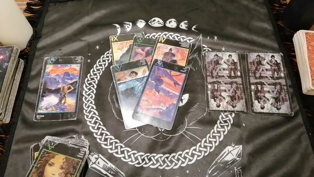 Таро. Что он чувствует ко мне сегодня? Таро сегодня /онлайн расклад смотреть онлайн