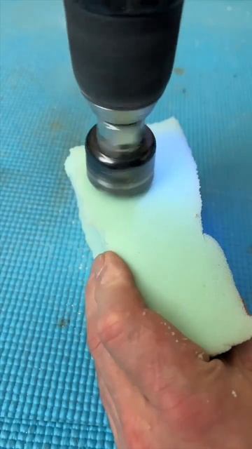 Как правильно сверлить крупные отверстия в гипсокартоне