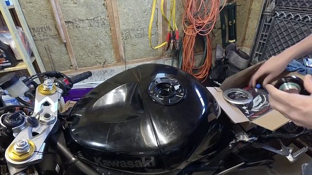 Ninja ZX636 - Vortex V3 Fuel Cap and Vortex Rear Spool Install смотреть онлайн