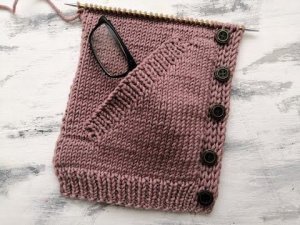 Вязание спицами прорезного бокового кармана