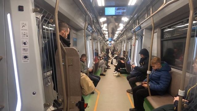 Салон поезда метро "Москва-2024" смотреть онлайн