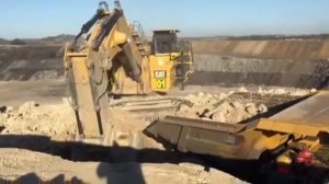 The Excavater cat 6060fs loading trak cat 793D