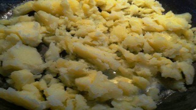 Глазунья с картофелем