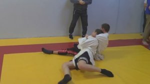 БОЕЦ ПРИШЁЛ К САМБИСТУ И  УДУШИЛ БОРЦА