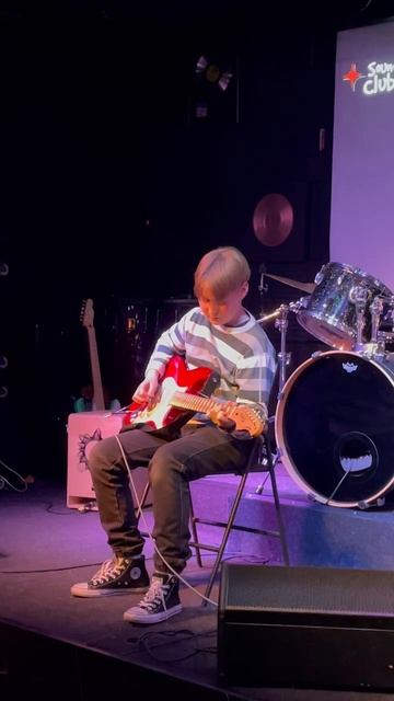 Наш ученик Шумков Глеб с композицией Californication смотреть онлайн