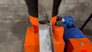 Видео работы гранулятора комбикорма