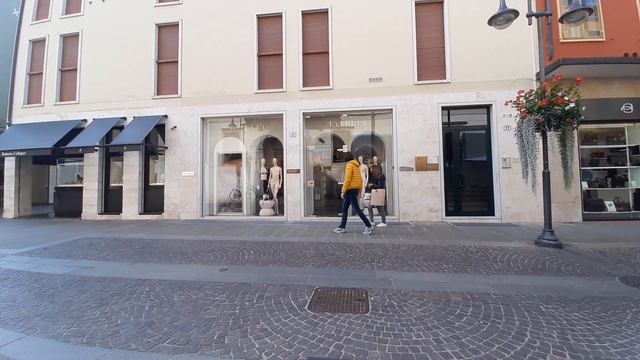 италия Падуя субботний стритстайл, разнообразна мода уличная смотреть онлайн