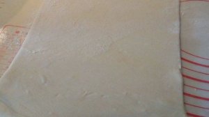 Слоеные пирожки с грибами и курицей