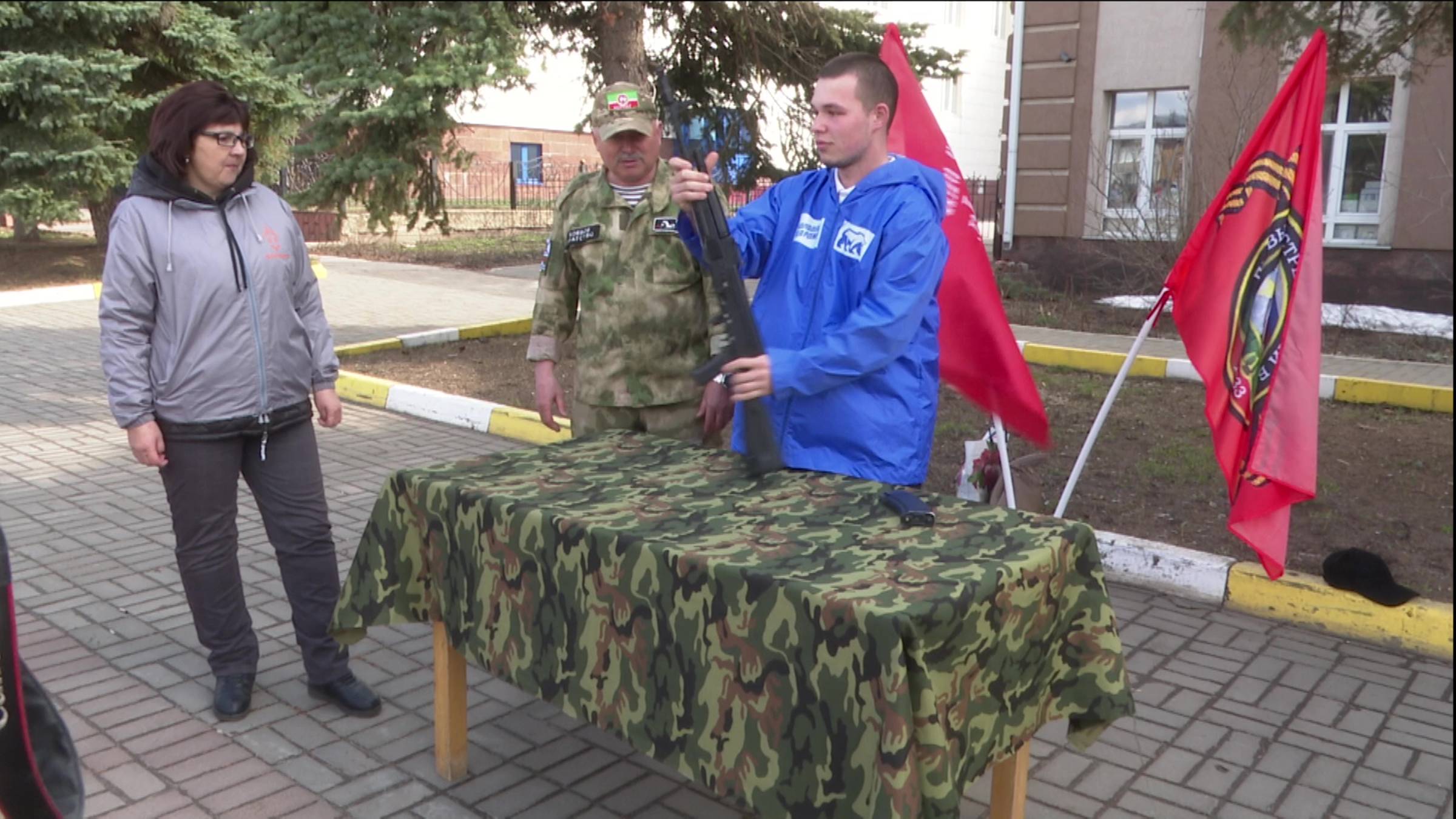 Нурлатцы шагали, прыгали, собирали и разбирали автомат