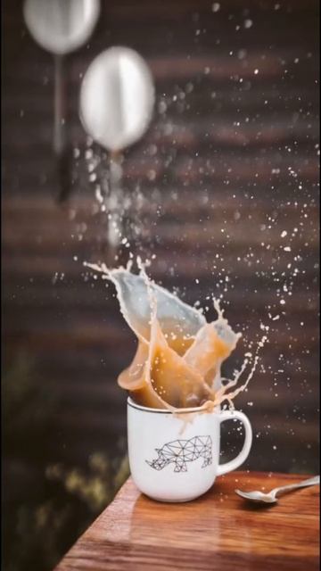 Coffee splashes, cool video #shorts смотреть онлайн