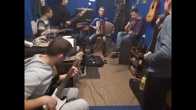 Galych band (репетиція) Еней (Enej) -  Біля тополі смотреть онлайн