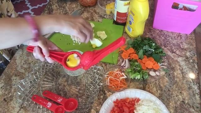 Mix vegetables salad and provolone cheese rose смотреть онлайн