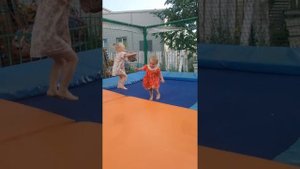 Ежик тоже умеет прыгать