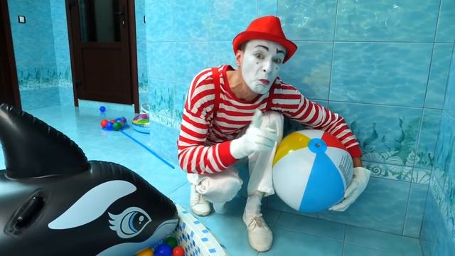 Машинка Бьянки сломалась. Маша Капуки и мим ищут косатку - Видео для детей