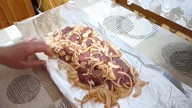 Печінка запечена в духовці з цибулею або як приготувати м'яку свинячу печінку