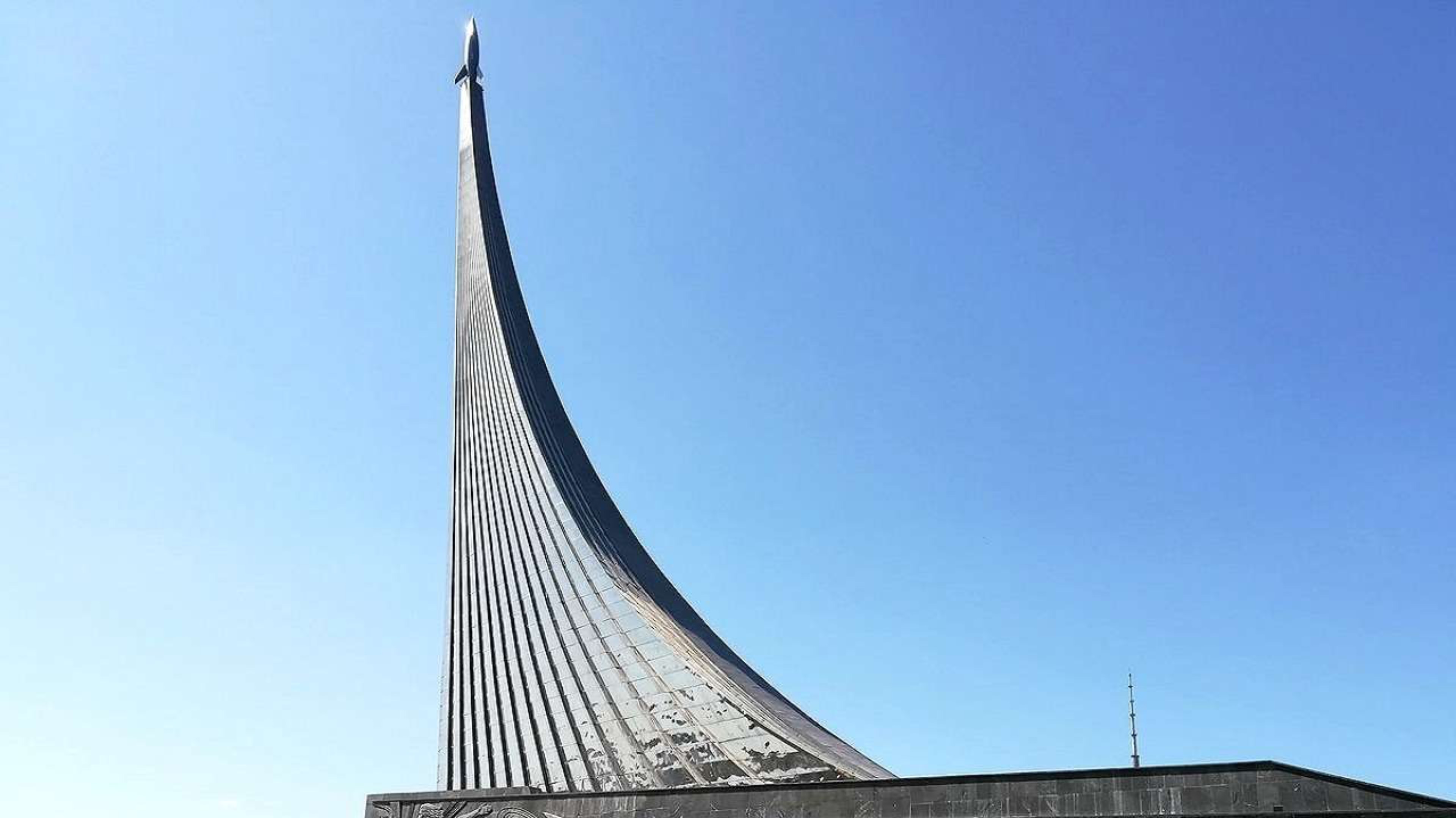 Музей Космонавтики под шпилем с ракетой Прямая трансляция Стрим прогулки прямые эфиры и трансляции