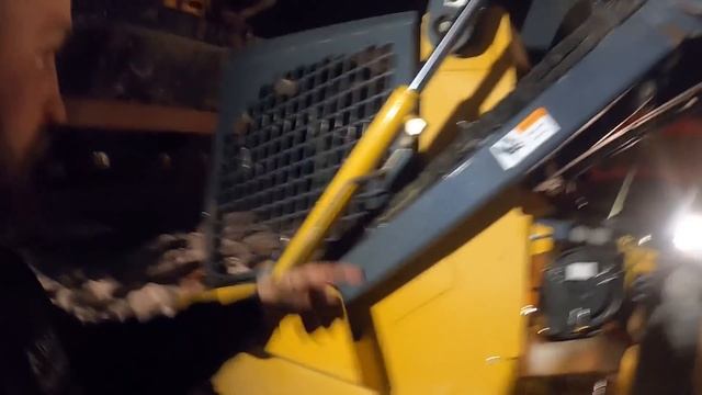 Will It Starts? Broken Crank Repair On Deere 326D Skid Steer смотреть онлайн