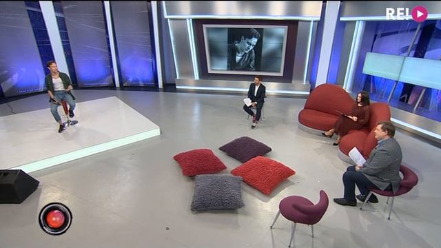 В гостях актёр-певец Максим Бусел