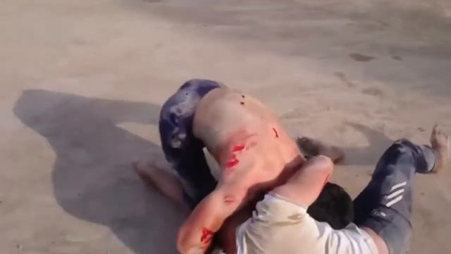 Уличный беспредел!!! Разбивали друг друга об кирпичи