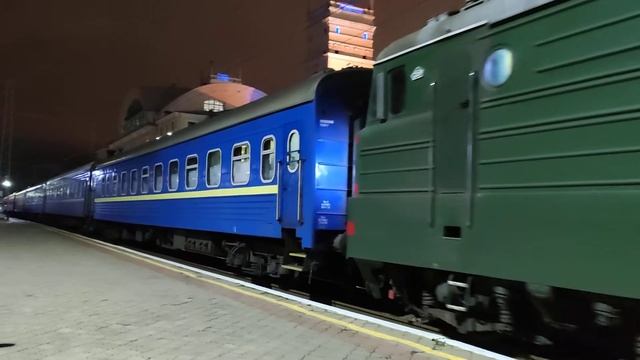 Электровоз ВЛ82М-038 с пассажирским поездом ✓59 Харьков-Одесса