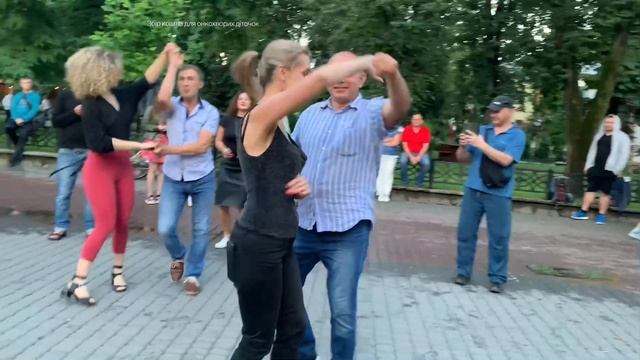 Дует Сова - Ой чий то кінь стоїть смотреть онлайн