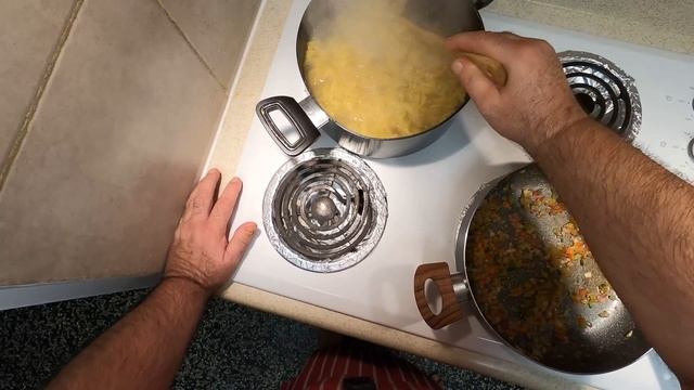 Szalonnás, fokhagymás, kapros túros tészta füstölt csíkeszárnyakkal смотреть онлайн