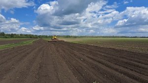 Кировец К-700 (7511) с культиватором Апк-7.2
