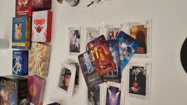 расклад: пламенные блезнецы и родственные душивоссоединение отношения таро близнецовоеплам