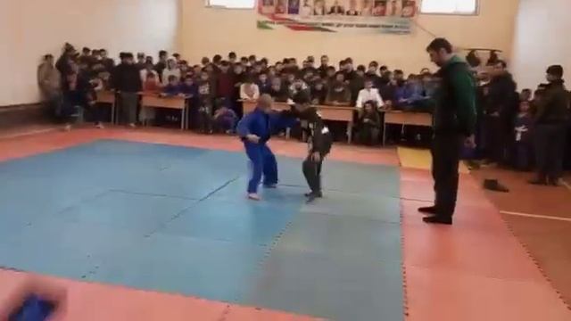 Салам паҳлавон д. Хур . Мусобиқа дар ҷ. Чилдара. 17 марта 2023 г. смотреть онлайн