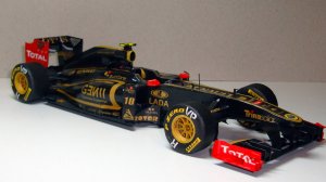 «Lotus-Renault R31» 1:24 от Бумажного моделирования. Автор Алексей Овчинников.