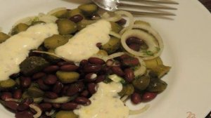 Салат из фасоли и огурцов
