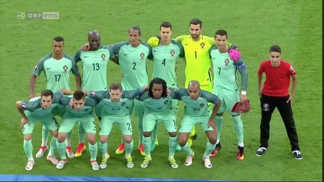 Ronaldo takes selfie with a fan - Portugal vs Wales - Euro 2016 смотреть онлайн