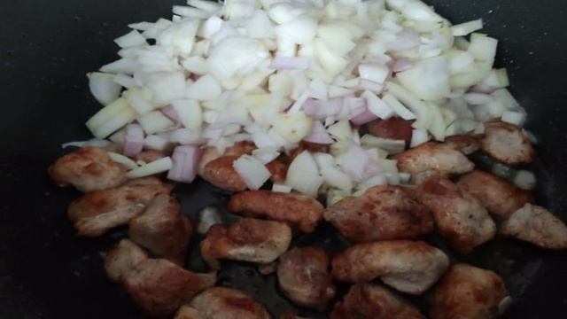 Картошка тушёная со свининой