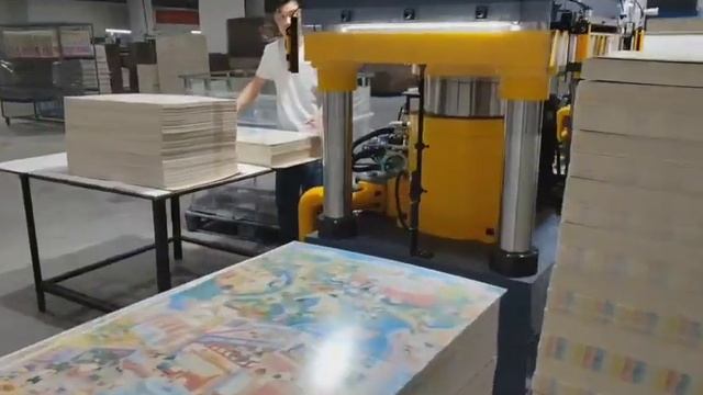 Jianlong factory 300 tons servo four-column jigsaw die-cutting hydraulic press production