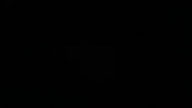 Apalone ferox clown eating shrimp and playing. смотреть онлайн