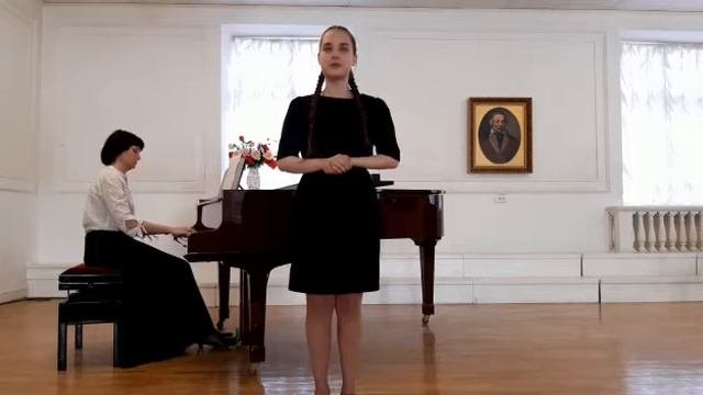 исполняет Рейпольская Лаура