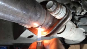 Уплотнение асбестовым шнуром, пропитанным медной смазкой. Jimny JB43.