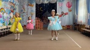 "Прощальный танец с голубями" на выпускном утреннике, группа "Звоночки" МБДОУ №8 "Колокольчик"